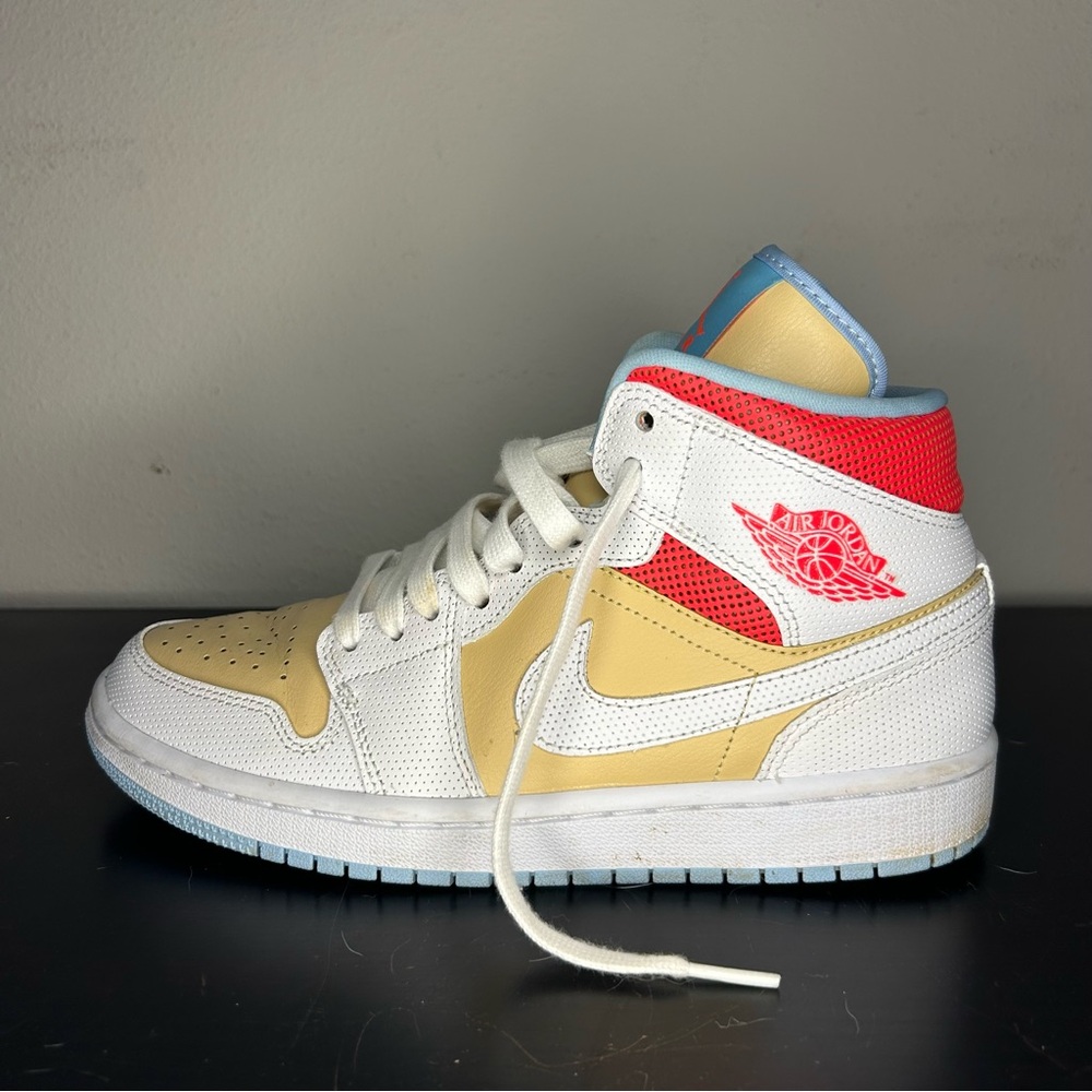 Air Jordan 1 Mid SE ‘Sesame’ (Womens)